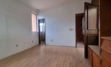 En Venta Echegaray gran oportunidad casa como terreno para remodelar