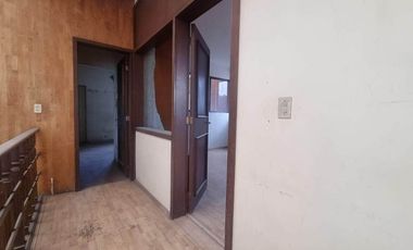 En Venta Echegaray gran oportunidad casa como terreno para remodelar