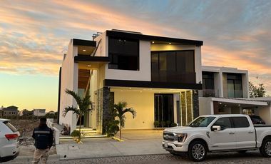 Hermosa Casa en La Marina el Cid