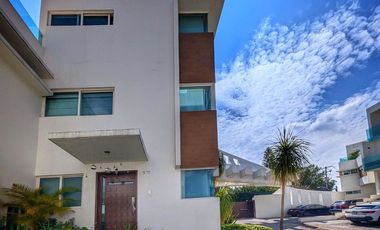 Casa en venta en Lomas Altas en coto Rinconada Santa Rita