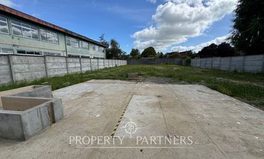 Se vende casa con gran terreno