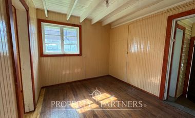 Se vende casa con gran terreno