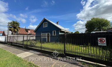 Se vende casa con gran terreno