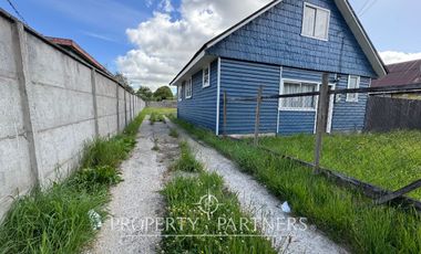 Se vende casa con gran terreno