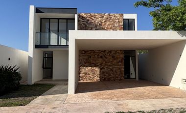 Casa en Venta en Mérida, Varena, Cholul  ( L. 4 y 20)