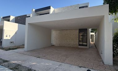 Casa en Venta en Mérida, Varena, Cholul  ( L.21)