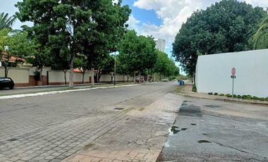 En Renta, Terreno de 863 m2 en Esquina sobre Avenida principal en Altabrisa