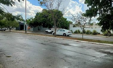 En Renta, Terreno de 863 m2 en Esquina sobre Avenida principal en Altabrisa