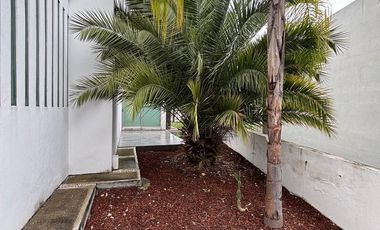 CASA RESIDENCIAL EN RENTA EN EL CLUB Y DENTRO DEL CAMPO DE GOLF TRES MARIAS