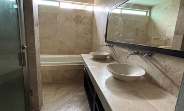 CASA RESIDENCIAL EN RENTA EN EL CLUB Y DENTRO DEL CAMPO DE GOLF TRES MARIAS