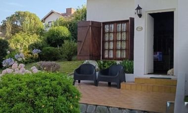 Casa en venta - 3 Dormitorios 2 Baños - Pinamar