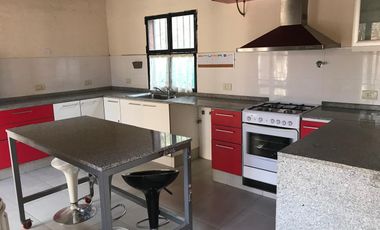 Casa en ALQUILER amoblada y equipada, en Chacras de Coria. Lujan de Cuyo.