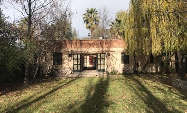 Casa en ALQUILER amoblada y equipada, en Chacras de Coria. Lujan de Cuyo.