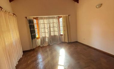 Casa de Una Planta 2119 m2 de terreno, 4 dormitorios Las Delicias