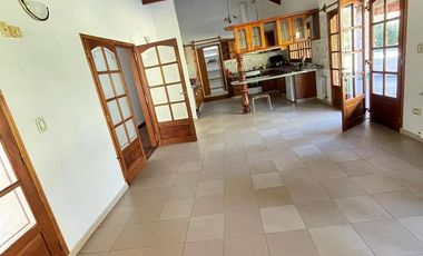 Casa de Una Planta 2119 m2 de terreno, 4 dormitorios Las Delicias