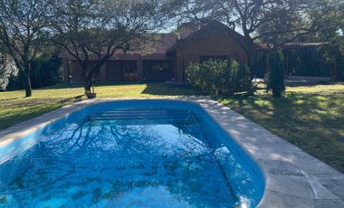 Casa de Una Planta 2119 m2 de terreno, 4 dormitorios Las Delicias