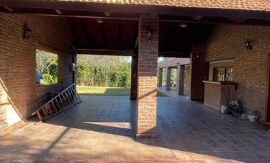 Casa de Una Planta 2119 m2 de terreno, 4 dormitorios Las Delicias
