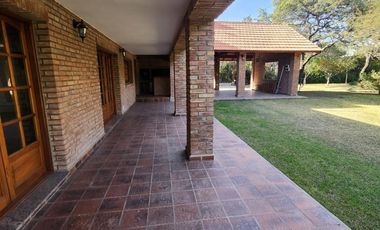 Casa de Una Planta 2119 m2 de terreno, 4 dormitorios Las Delicias