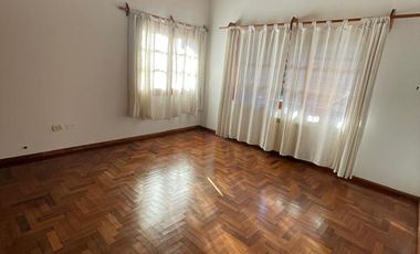 Casa de Una Planta 2119 m2 de terreno, 4 dormitorios Las Delicias