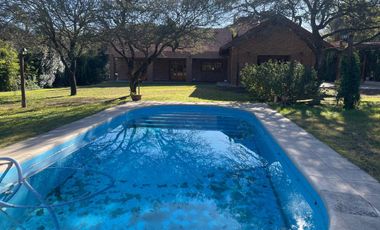 Casa de Una Planta 2119 m2 de terreno, 4 dormitorios Las Delicias