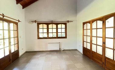 Casa de Una Planta 2119 m2 de terreno, 4 dormitorios Las Delicias
