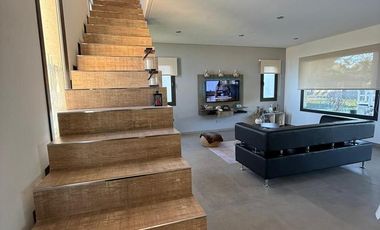 Casa 4 ambientes con pileta en alquiler - Guillermo E Hudson