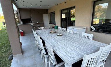 Casa 4 ambientes con pileta en alquiler - Guillermo E Hudson