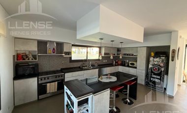 Casa 4 ambientes con pileta en alquiler - Guillermo E Hudson