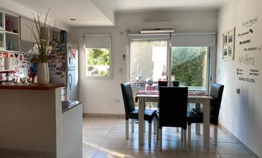 Casa tipo duplex en venta barrio Los Robles Monte Grande