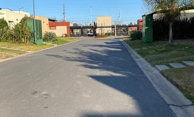 Casa tipo duplex en venta barrio Los Robles Monte Grande