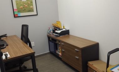 Excelente espacio de trabajo para una persona