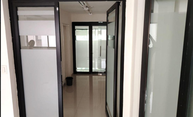 Edificio en venta para oficinas a 1.5 Km de la Alameda Hidalgo, Qro.