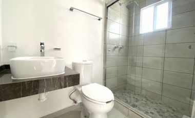 Casa en Playa del Carmen con jardín, estudio y 3 estacionamientos | $2.9 MDP