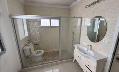 Venta de casa de tres niveles en El Dorado (Las Mercedes) GTA