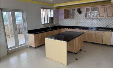 Venta de casa de tres niveles en El Dorado (Las Mercedes) GTA