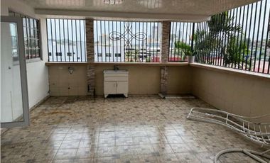 Venta de casa de tres niveles en El Dorado (Las Mercedes) GTA