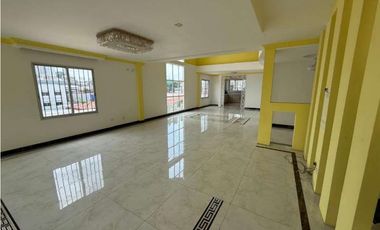 Venta de casa de tres niveles en El Dorado (Las Mercedes) GTA
