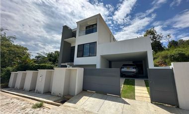 CASA EN VENTA CONJ. BRISAS DE RUITOQUE - ACAPULCO