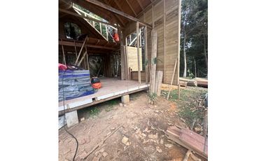 Vendo cabañas en madera en santa Elena con acceso vehicular