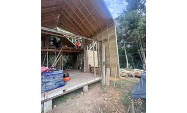 Vendo cabañas en madera en santa Elena con acceso vehicular