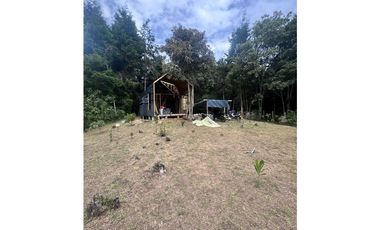 Vendo cabañas en madera en santa Elena con acceso vehicular