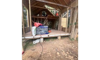 Vendo cabañas en madera en santa Elena con acceso vehicular