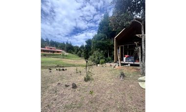 Vendo cabañas en madera en santa Elena con acceso vehicular