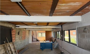 BODEGA EN ROBLEDO LA POLA