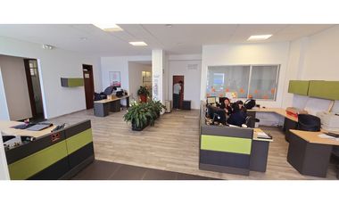 Venta de Excelente Bodega Industrial 225 KVA