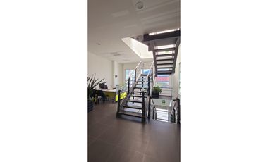 Venta de Excelente Bodega Industrial 225 KVA