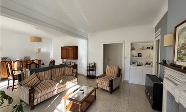 VENTA - CUATRO AMBIENTES A LA CALLE EN IMPECABLE ESTADO