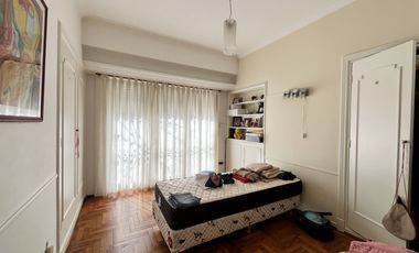 VENTA - CUATRO AMBIENTES A LA CALLE EN IMPECABLE ESTADO