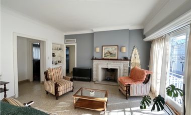 VENTA - CUATRO AMBIENTES A LA CALLE EN IMPECABLE ESTADO