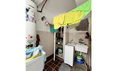 VENTA - CUATRO AMBIENTES A LA CALLE EN IMPECABLE ESTADO